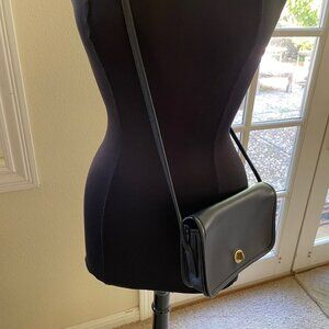 Coach 9375 Vtg. 80-90s Dinky Black Full-Grain Leather Crossbody Shoulder Handbag